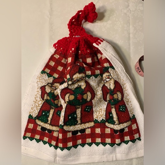 🛍🛍 BOGO!!! 🛍🛍 NWOT Holiday Towel: Christmas, Old-Time Santa, Crochet Hanger - Picture 4 of 8